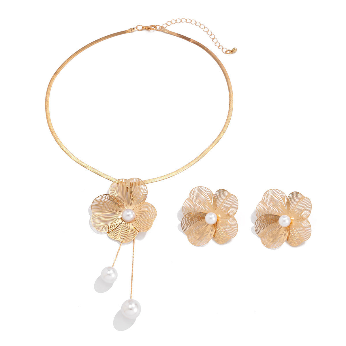 Lady's Flower Inlaid Pearl Necklace And Earrings Suite