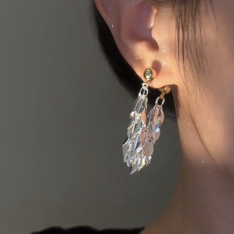 Women's Fashionable Mid-length Leaf Earrings